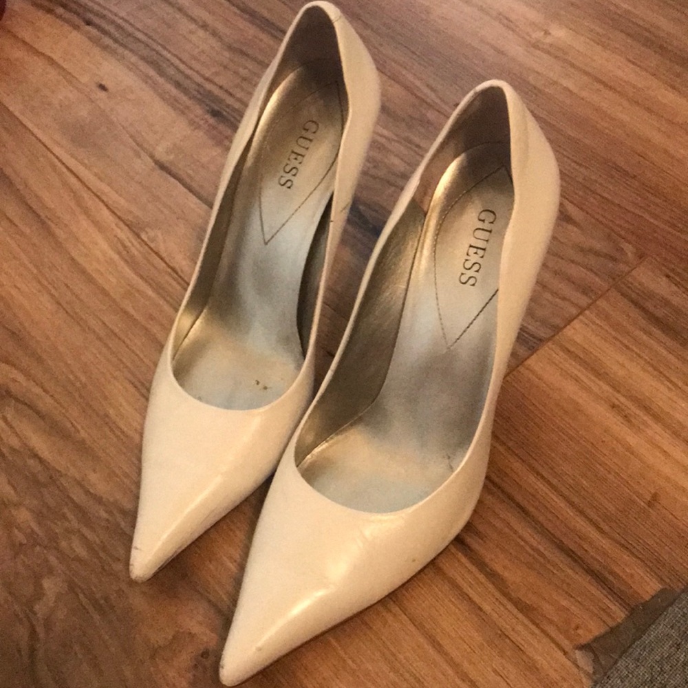 Heel shoes